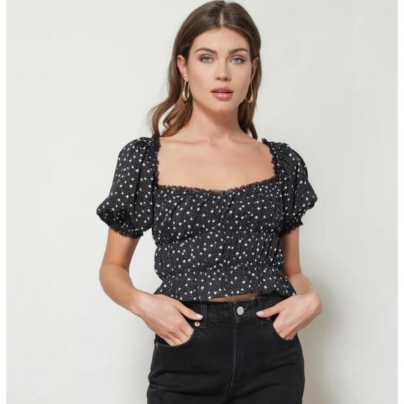 LINE AND DOT Leah Top Size Extra Small Floral Black Peplum Smocked NWT Cropped - Picture 1 of 12